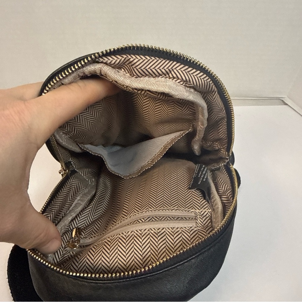 Black, Leather Sling, Backpack Adjustable Strap, Zipper READ - Picture 6 of 8